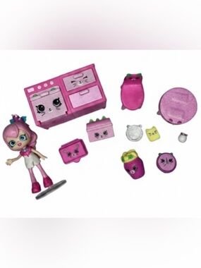 Shopkins Happy Places Exclusive Season 1 Lucy Smoothie Bundle-Pink Kitty Kitchen